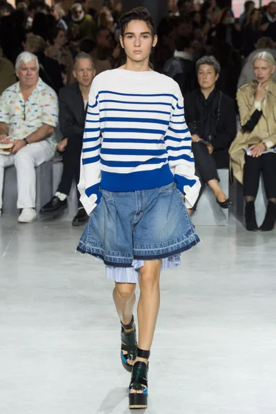 Look 18
